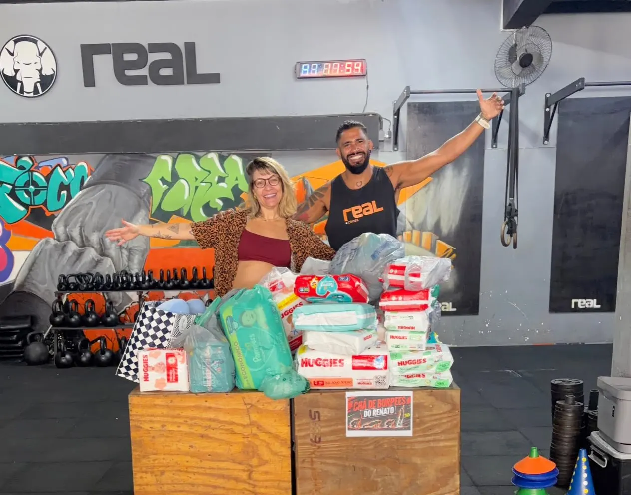 Celebração da comunidade Real Cross com os futuros pais e presentes